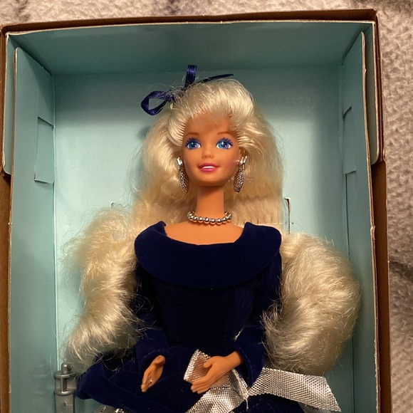 Avon Winter Velvet Barbie - Picture 2 of 4